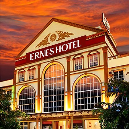 Ernes Hotel Bandar Perda Kampong Permatang Batu Exterior photo